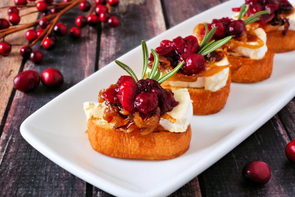 https://www.anniefalk.com/wp-content/uploads/2021/11/1-Crostini-with-brie-caramelised-onion-and-cranberry-sauce-1024x683.jpeg